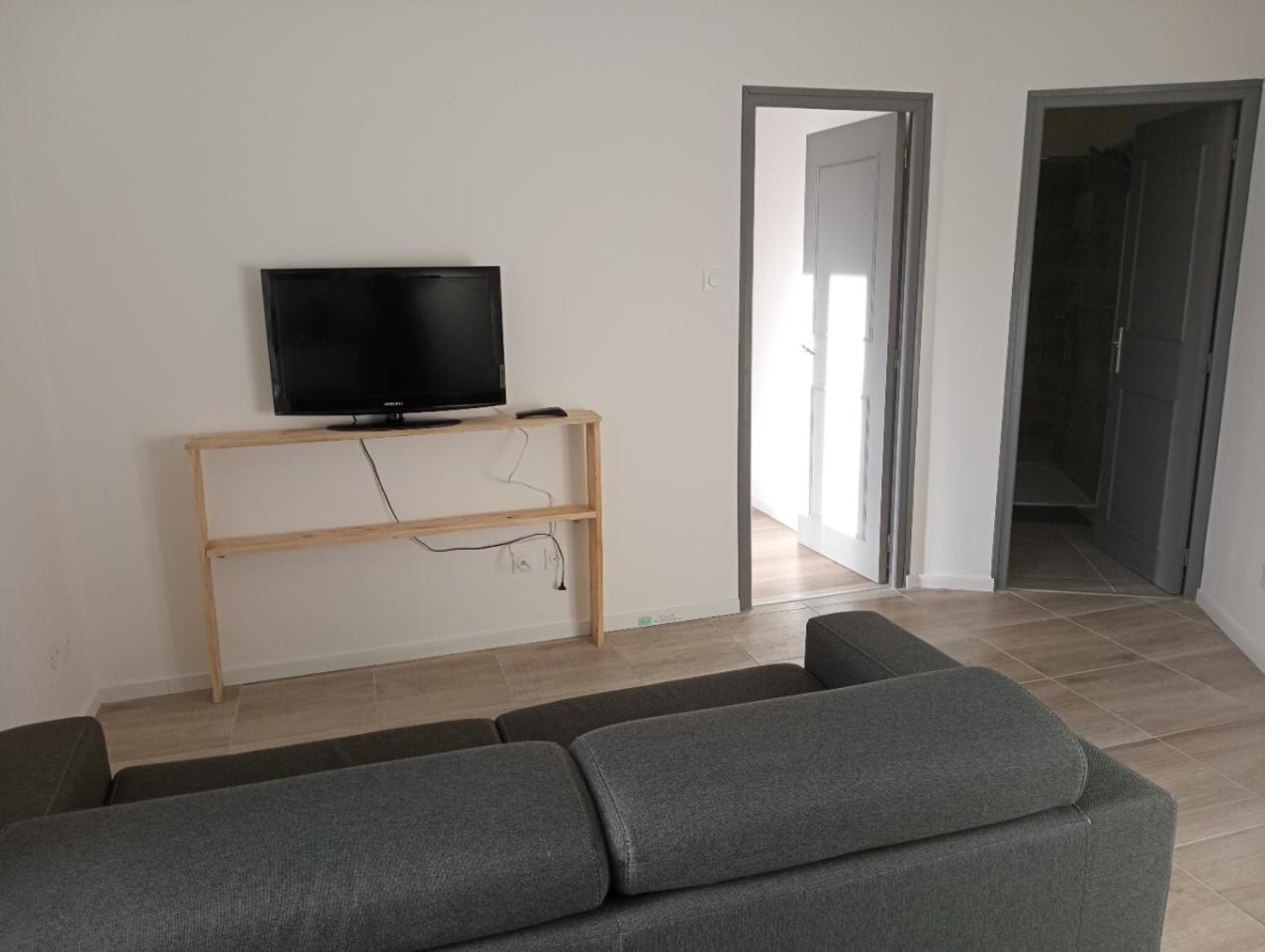 Appart Proche Toutes Commodites Souvigny Ngoại thất bức ảnh
